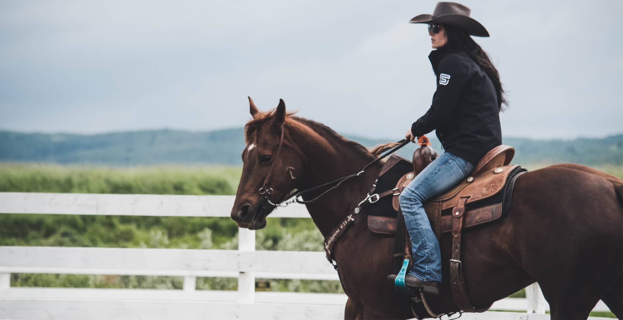 Amara Finnerty is a professional barrel racer who competes at the highest level in Canada with her horse Dragon, proudly supported by StreamZ Advanced Magnetic Therapy.